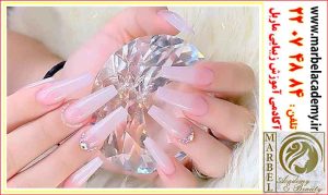 دوره آموزشی طراحی و کاشت ناخن جهت ارتقای هنرجو در زمینه ناخن است.